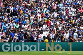 九游娱乐-C罗回归赛场，势不可挡首场状态亮眼，美国队观众沸腾！-九游娱乐